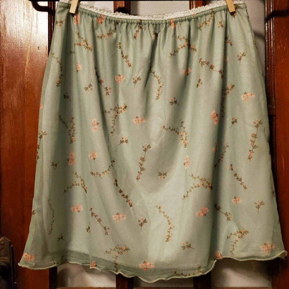 Pretty Little Thing skirt